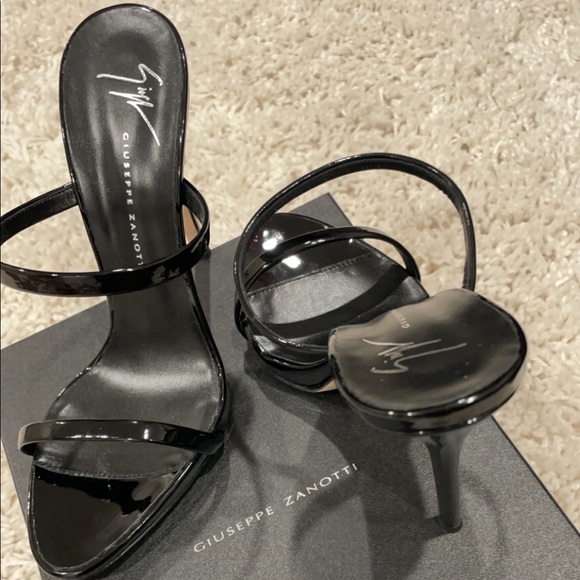 Black Giuseppe Zanotti Darsey Strappy Sandals. - Picture 4 of 6